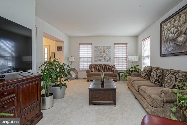 Building Photo - 142 White Cedar Dr