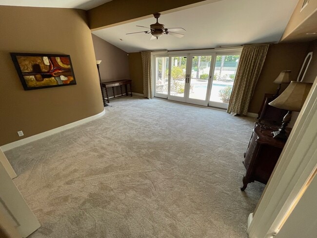 Building Photo - 19077 Oriente Dr