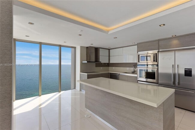 Building Photo - 881 Ocean Dr