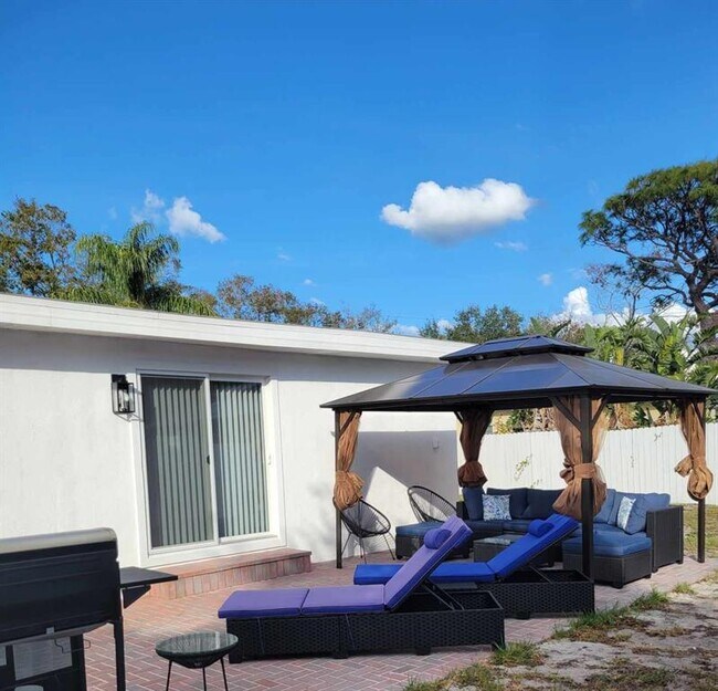 Building Photo - 1619 Linwood Dr