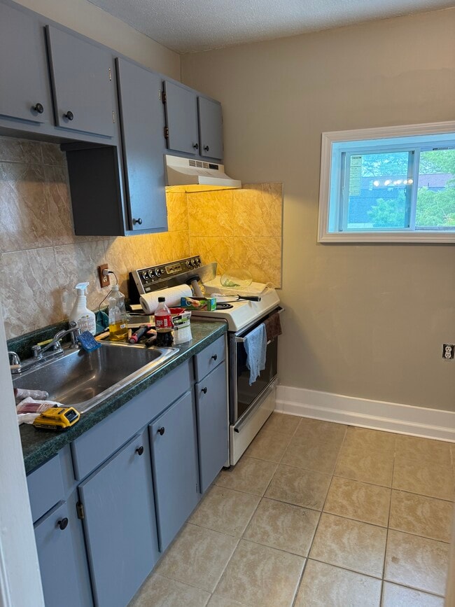 Building Photo - 102 S Main St