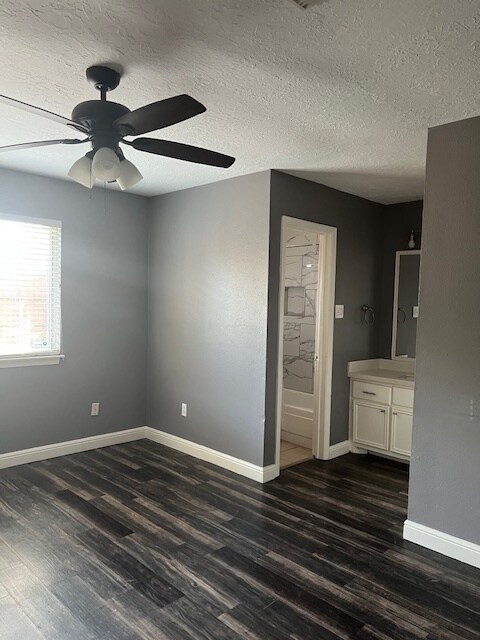 Building Photo - 10914 Clear Fork Dr