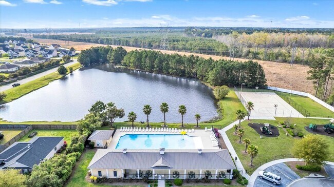 Building Photo - 3 Bed, 2. 5 Bath Like New Townhome in Richmond Hill