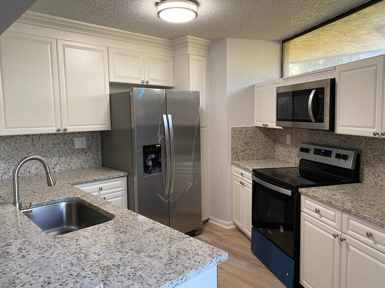 Building Photo - 8225 Severn Dr