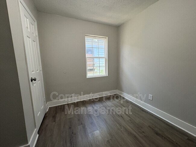 Building Photo - 725 Avenue G