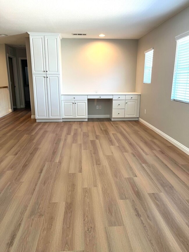Building Photo - 4 Bed 3 Bath Home for Rent in Murrieta