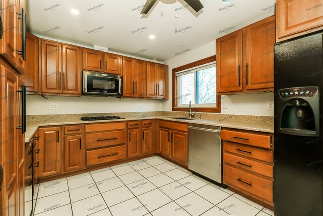 Building Photo - 406 Cardiff Ln