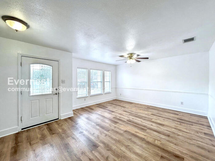 Building Photo - 1401 Balsam Way