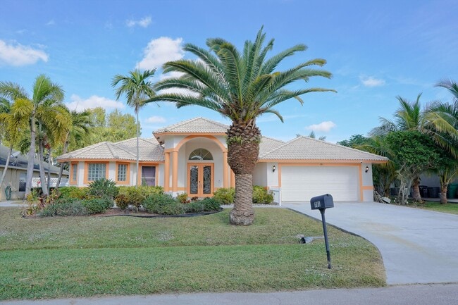 Building Photo - 781 SW Dolores Ave