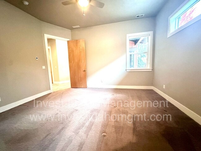 Building Photo - Rarely available in the most preferred River District! Available June 2026