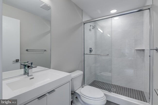 Building Photo - 1952 Bryn Mawr Ave