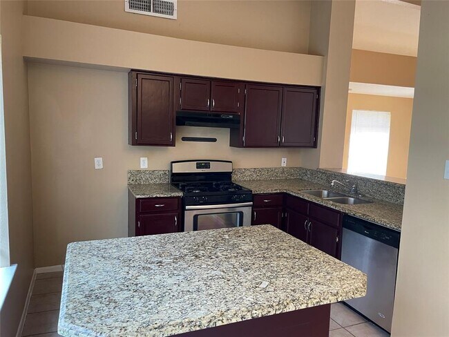 Building Photo - 1011 E Brompton Dr