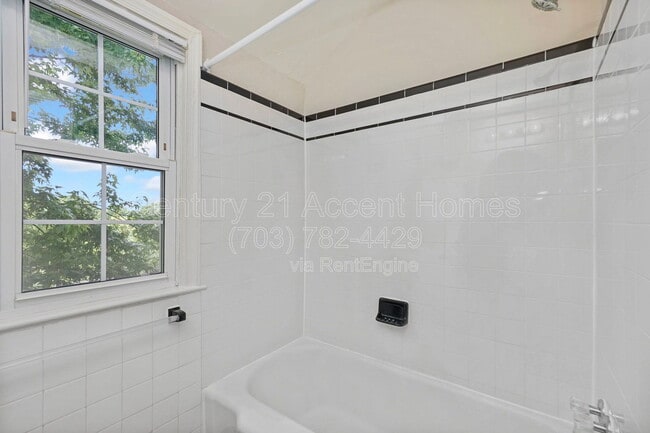 Building Photo - 2707 Jefferson Dr