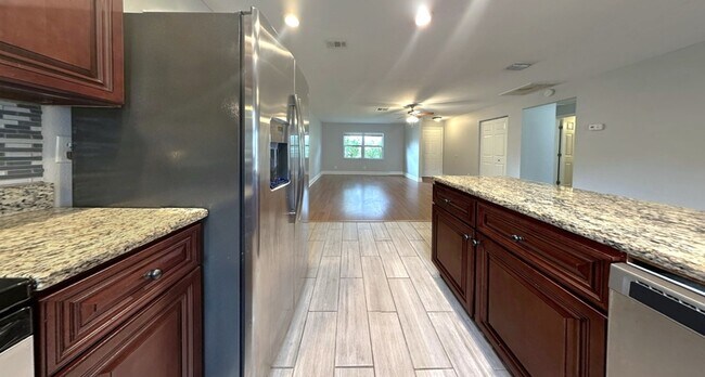 Building Photo - 6475 Cedarbrook Dr