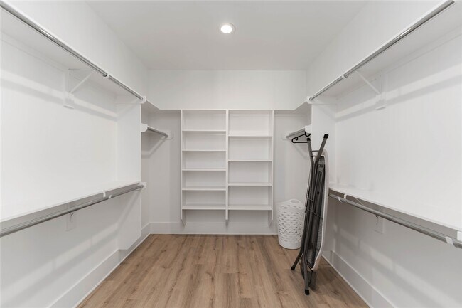 Building Photo - 3410 Baer St