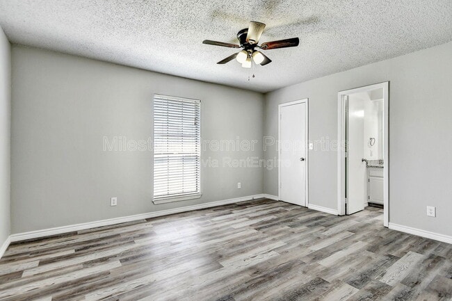 Building Photo - 925 Farmington Rd