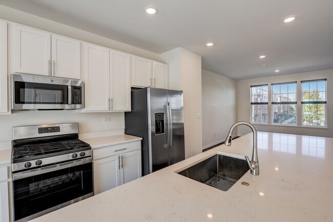 Building Photo - 2924 Reflection Dr