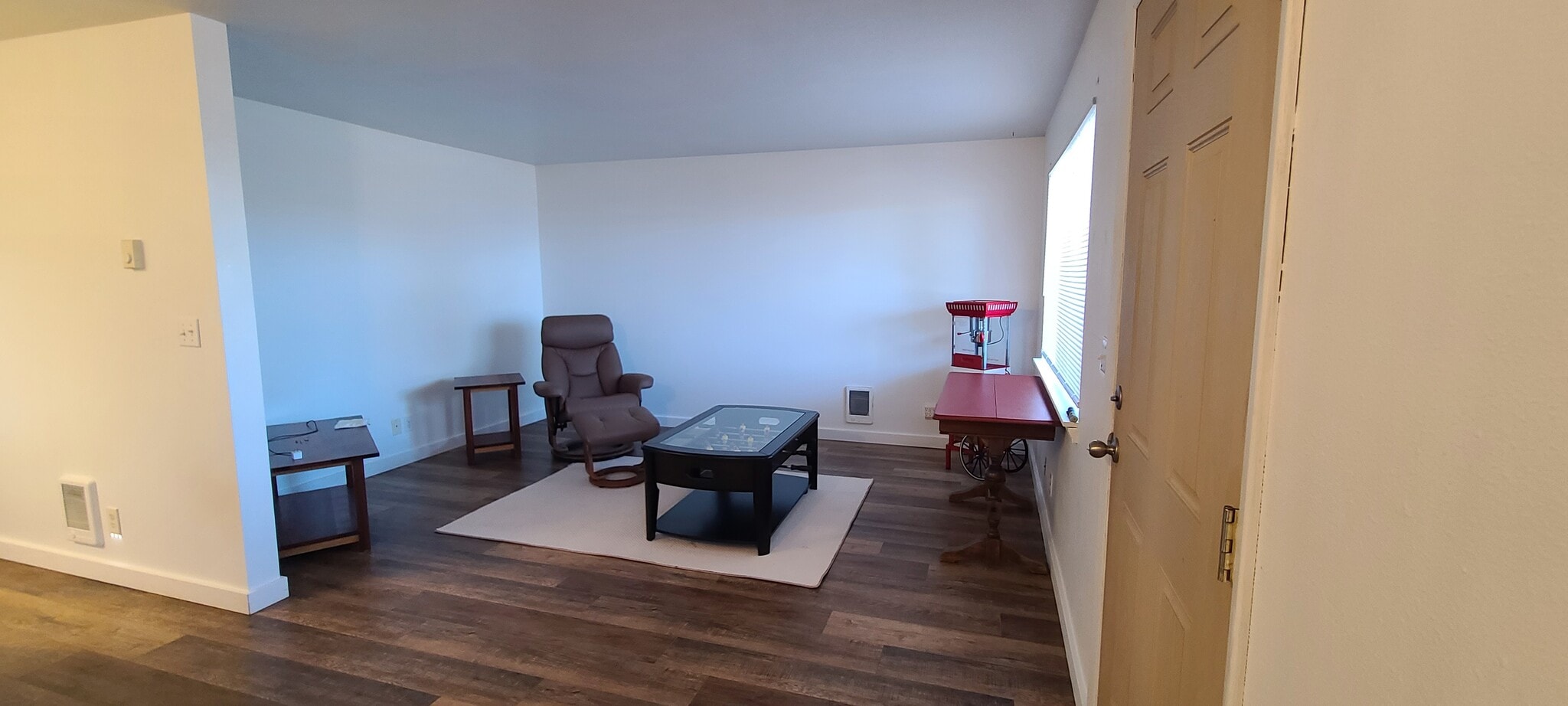 Living room - 442 SW Coast Ave