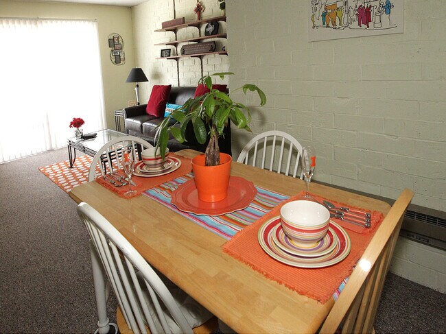 Building Photo - 505 S Busey Ave