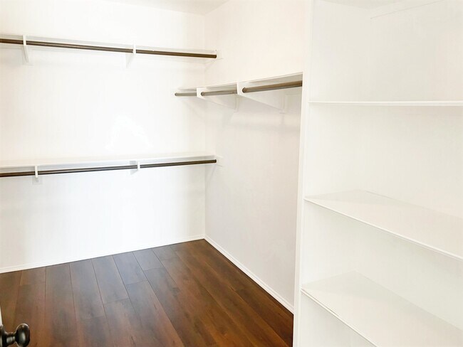 Building Photo - 1450 Palisades Dr