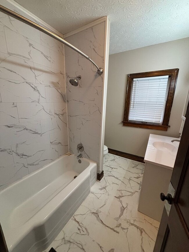 Building Photo - 361 E Northwood Ave