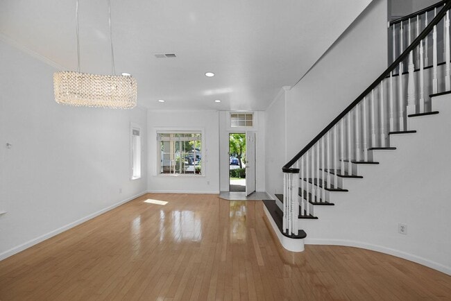 Building Photo - 166 Blackstone Dr
