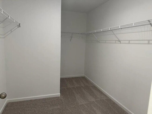 Building Photo - 2069 Boxwood Cir