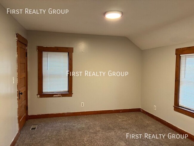 Building Photo - 400 Sheridan Ave