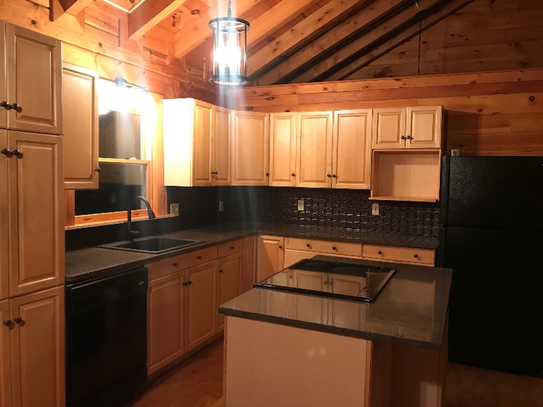 Building Photo - 8795 Hwy 2