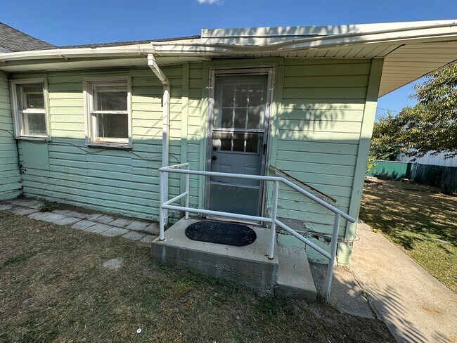 Building Photo - Cozy Price Rental