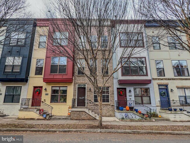 Building Photo - 5722 45th Ave