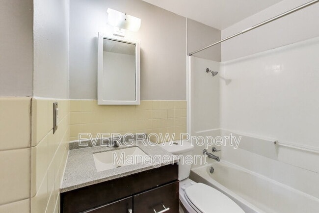 Building Photo - 546 Mooreland Dr