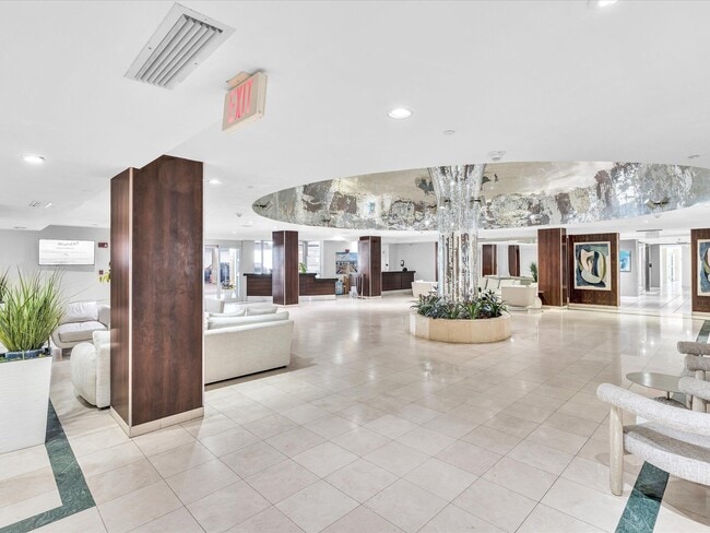 Building Photo - 2655 Collins Ave