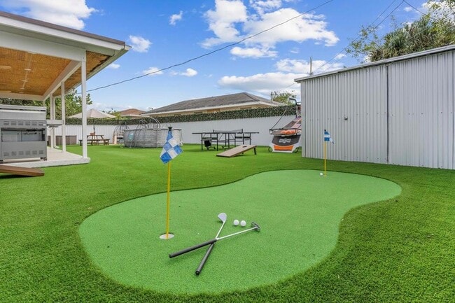 Building Photo - 2128 Dock St