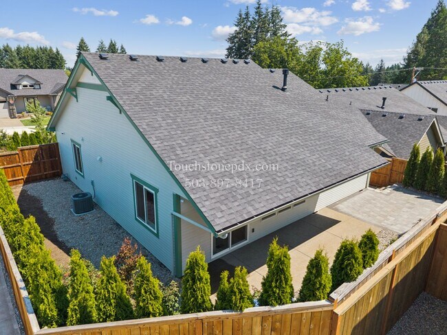 Building Photo - Stunning 3 BD, 2 BA Salem Home with Elegant Finishes!