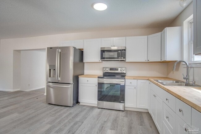 Building Photo - 4725 Clara St