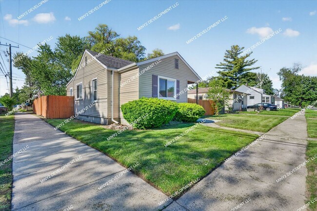 Building Photo - 12862 Georgiana Ave
