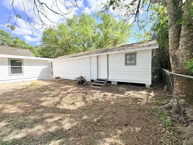 Building Photo - 3206 Avenue K