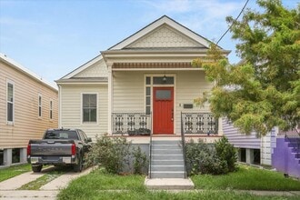 Building Photo - 523 S Hennessey St