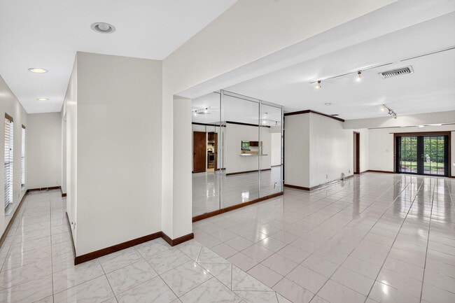 Building Photo - 2060 Tropic Isle