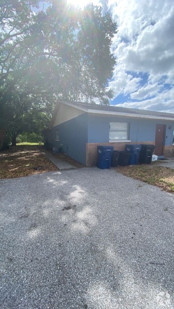 Building Photo - 3 Bedroom 2 Bath Villa West Bradenton.