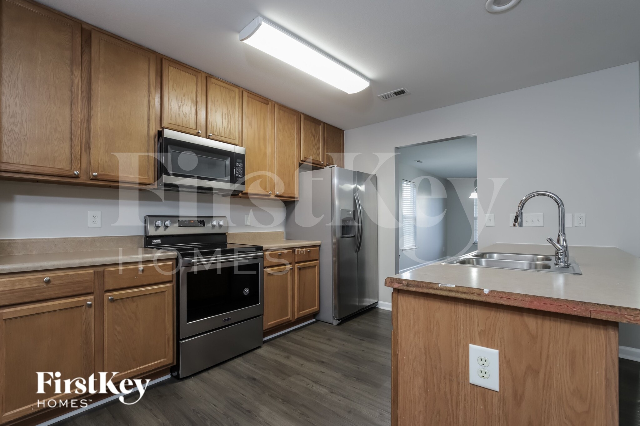 Building Photo - 612 Brassfield Dr