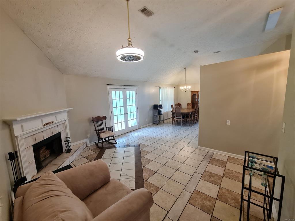 Building Photo - 123 Meadowview Dr