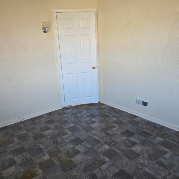 Building Photo - 531 NW 15th Dr