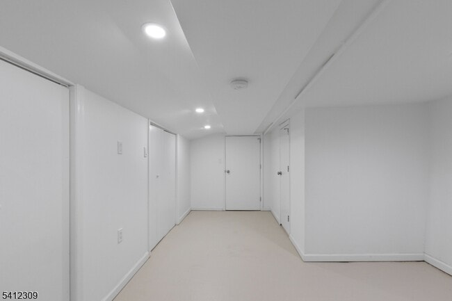 Building Photo - 676 Chestnut St