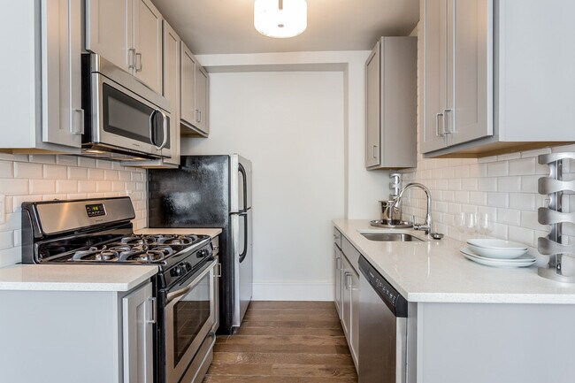 Building Photo - 1000 Van Dyke