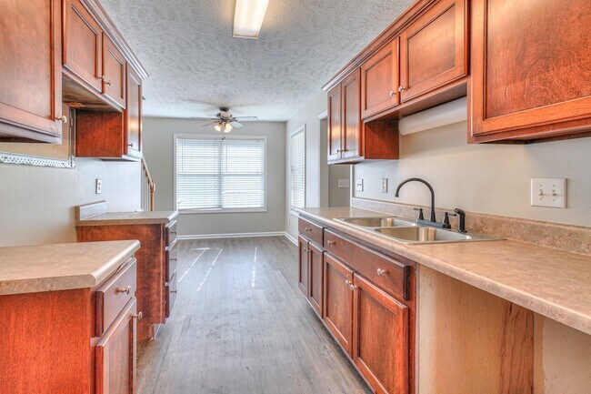 Building Photo - 1419 Colyn Avenue