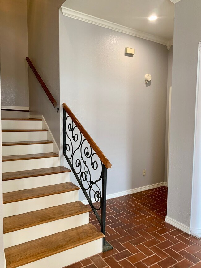 Building Photo - 3801 Tudor Cir