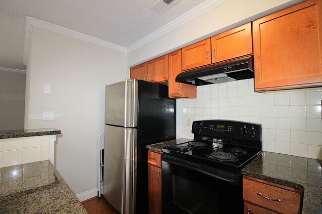 Building Photo - Furnished Elizabeth Condo!
