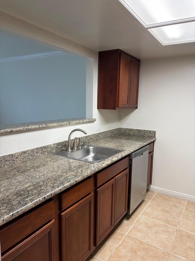 Building Photo - 43376 Cook St